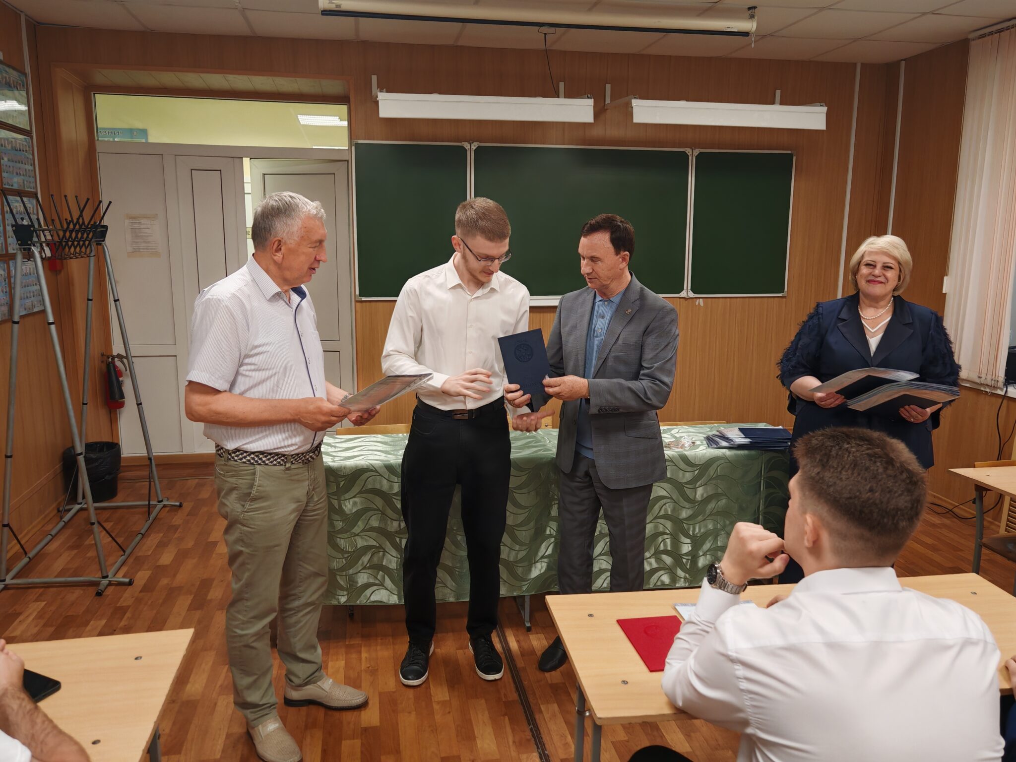 Состоялось торжественное вручение дипломов выпускникам УЦ «Интеграция» МАИ на базе Института инженерной физики