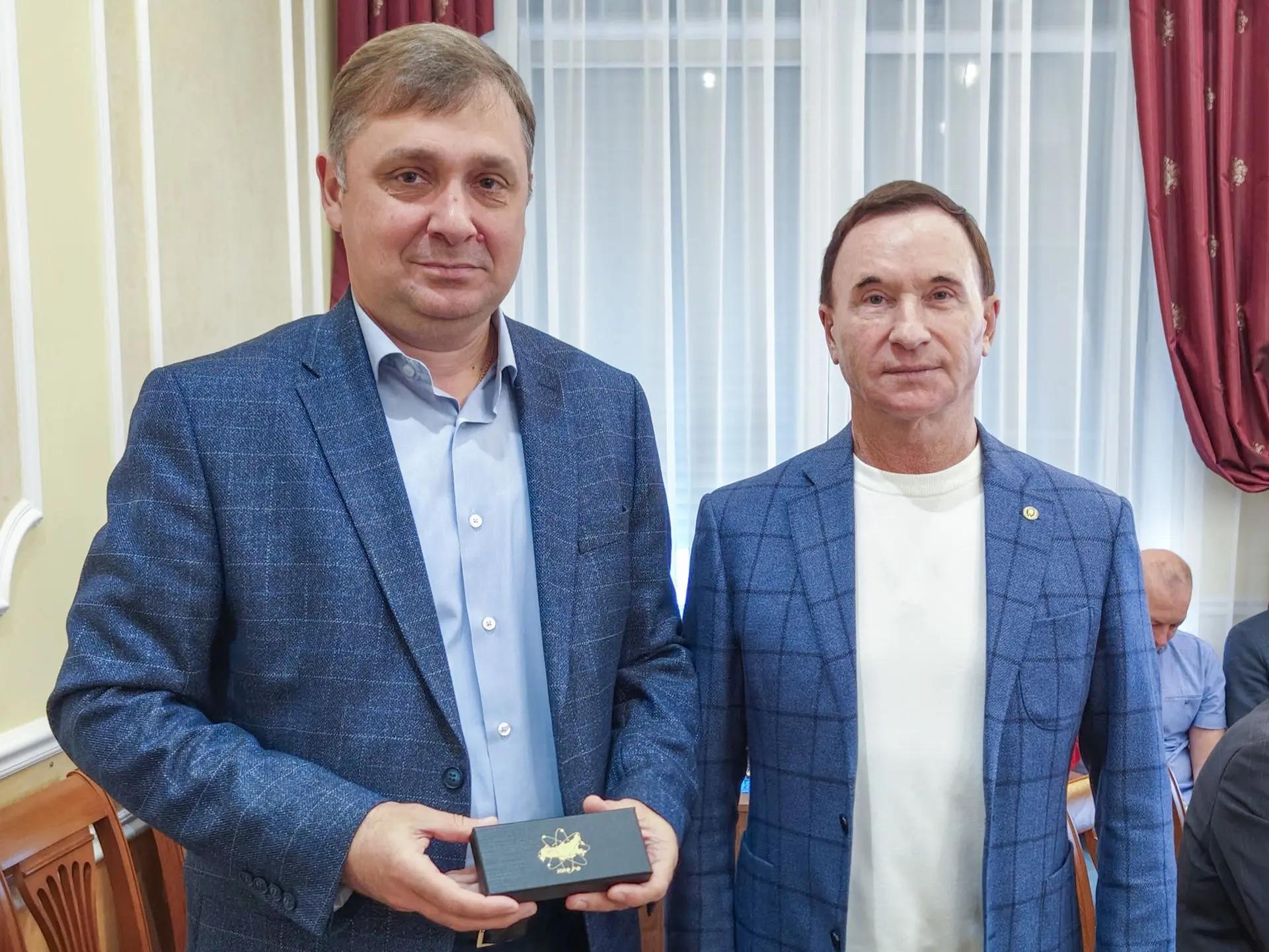 Поздравляем сотрудников Института инженерной физики с наградами!