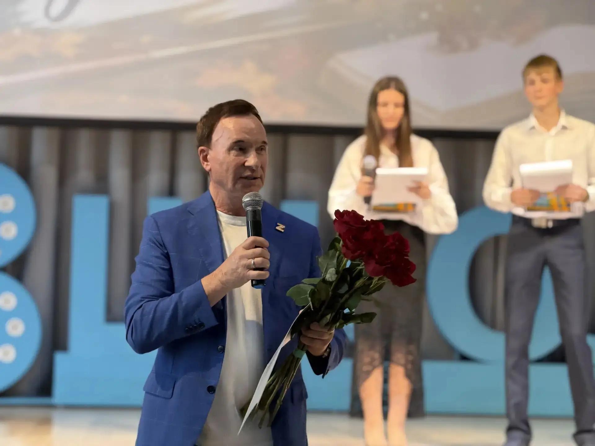 Президент Института Алексей Николаевич Царьков поздравил педагогов Гимназии и школы №18 с наступающим профессиональным праздником